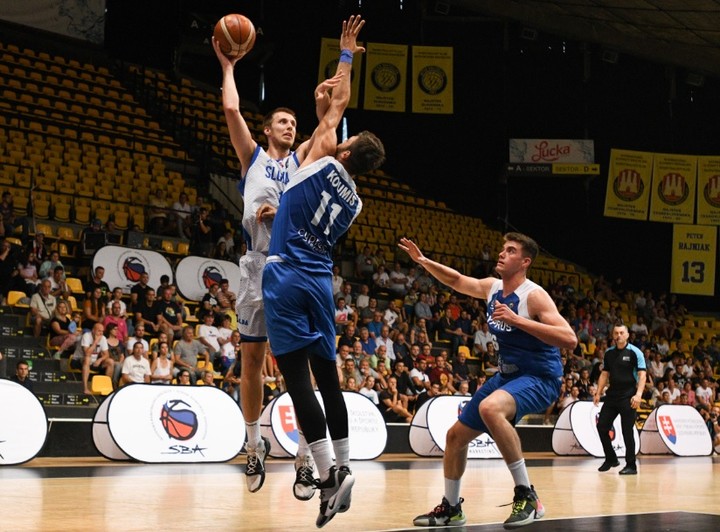 Basketbalisti sú v hre o kvalifikáciu ME. Zvládnu posledný zápas?
